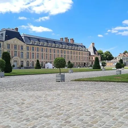 Le Nid - Center - * פונטנבלו